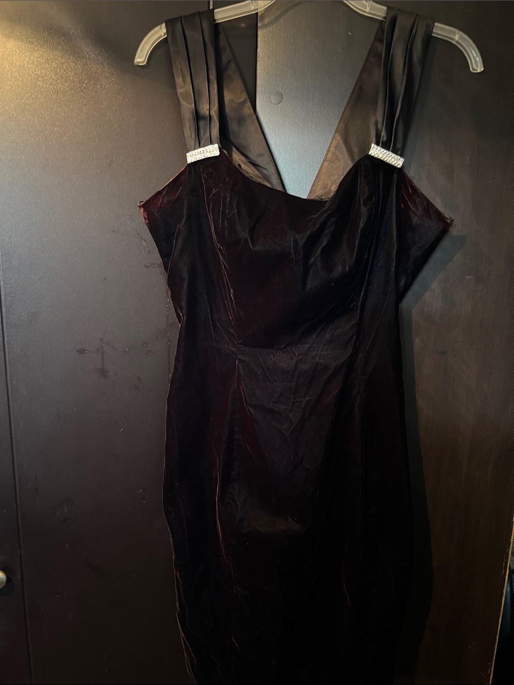 Scarlett Elegant Black Velvet Evening Dress with Satin Straps